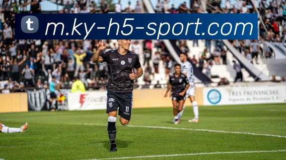 小托马斯表现平平6投仅3中全场仅得7分正负值全队最低